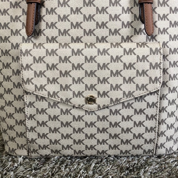 🔥SALE 🔥Michael Kors Jet Set Item Tote/purse - Picture 2 of 8